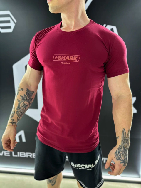 remera negra