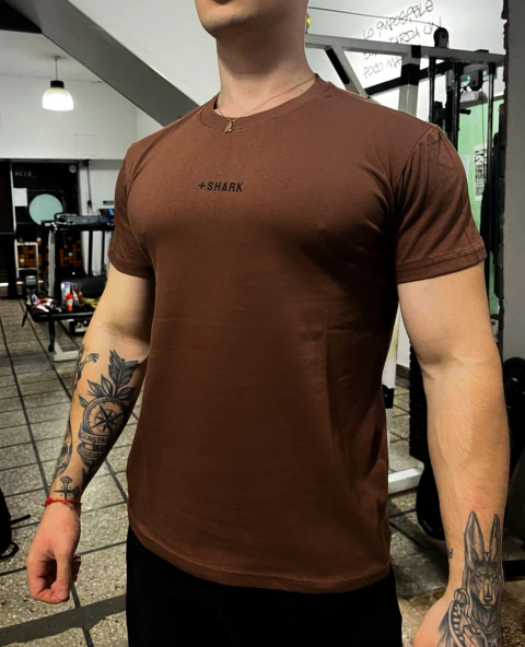 remera negra
